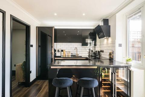 1 bedroom flat for sale, Nelsons Row, London SW4