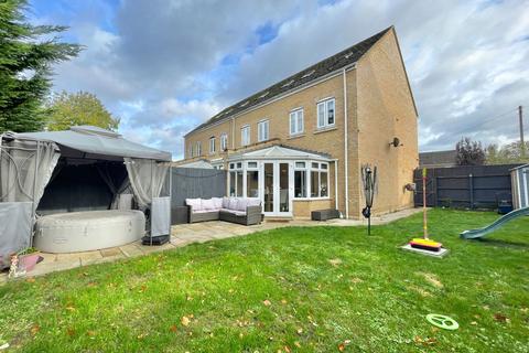 3 bedroom end of terrace house for sale, Webb Gardens, Wimblington