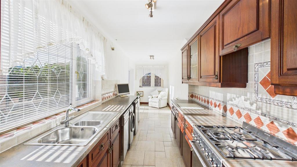 Breakfasting Kitchen