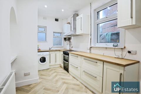 4 bedroom terraced house to rent, Widdrington Road, Coventry