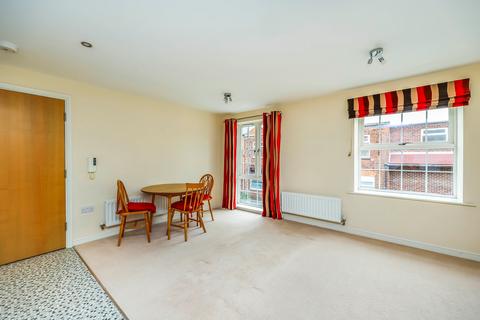 2 bedroom flat to rent, Burton Court, Oxford Street, NG10