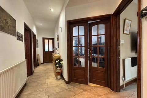 5 bedroom detached bungalow for sale, Toddington Road, Luton