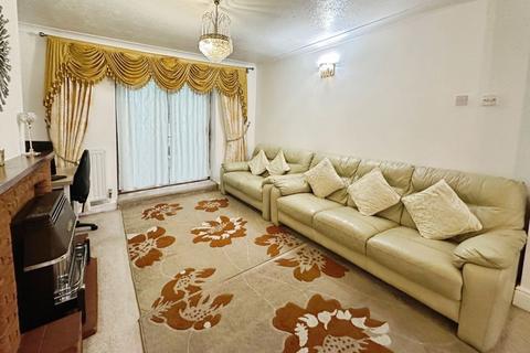 3 bedroom semi-detached house for sale, Lilac Avenue, Walsall, WS5 4JP