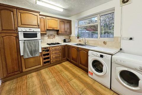 3 bedroom semi-detached house for sale, Lilac Avenue, Walsall, WS5 4JP