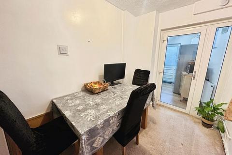 3 bedroom semi-detached house for sale, Lilac Avenue, Walsall, WS5 4JP