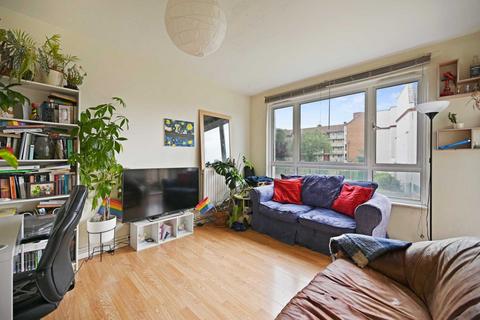 3 bedroom flat for sale, Heather Close, London,SW8 3BT