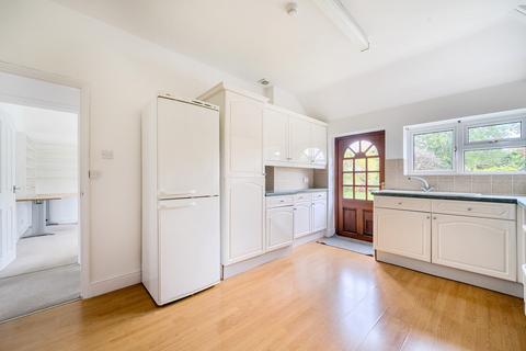 2 bedroom bungalow for sale, Birch Road, Surrey GU7