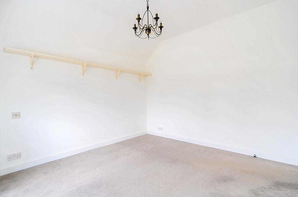 1372385-5-68f9eea...