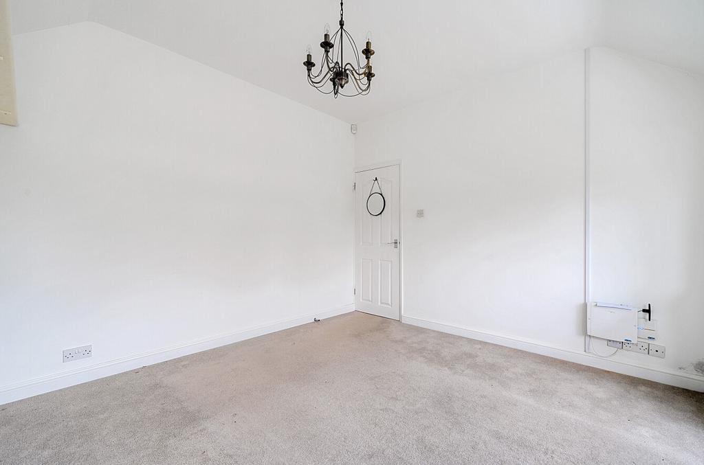 1372385-6-68f9eec...