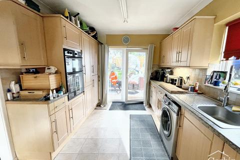 4 bedroom chalet for sale, Wicket Road, Bournemouth, BH10 5