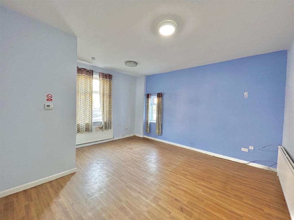 Lounge 1.jpg