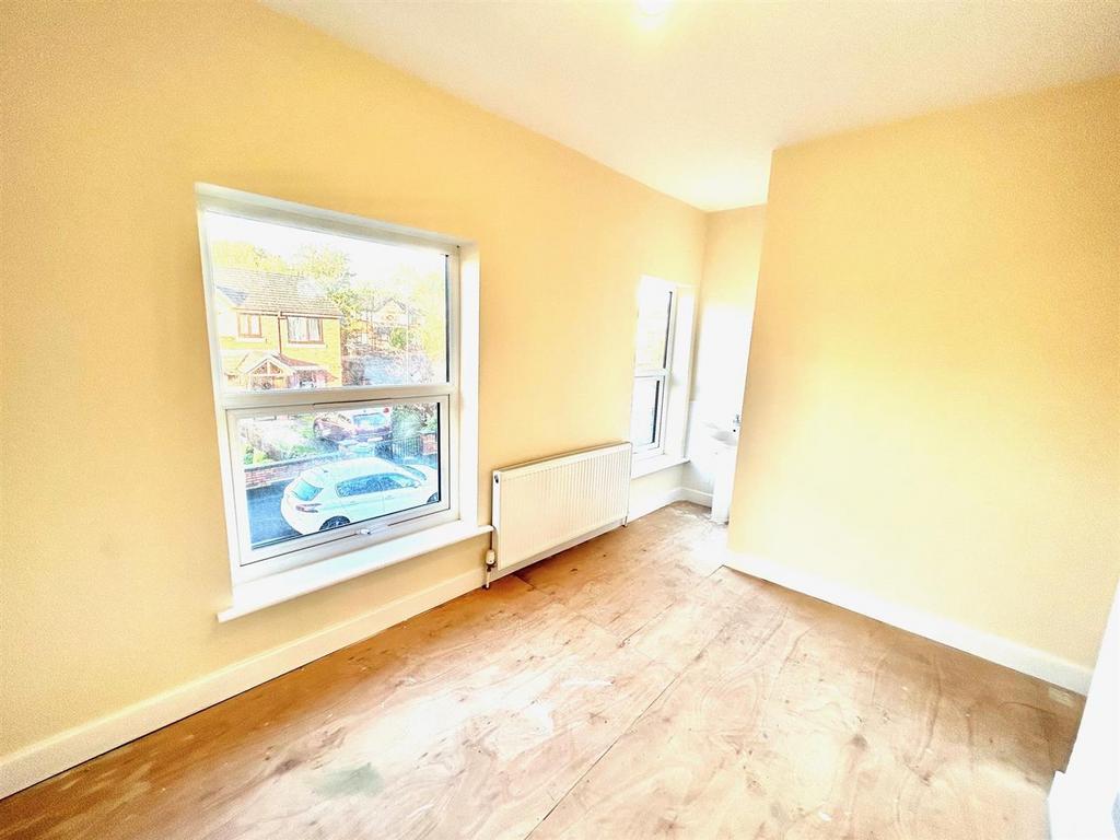 Bedroom 4.jpg