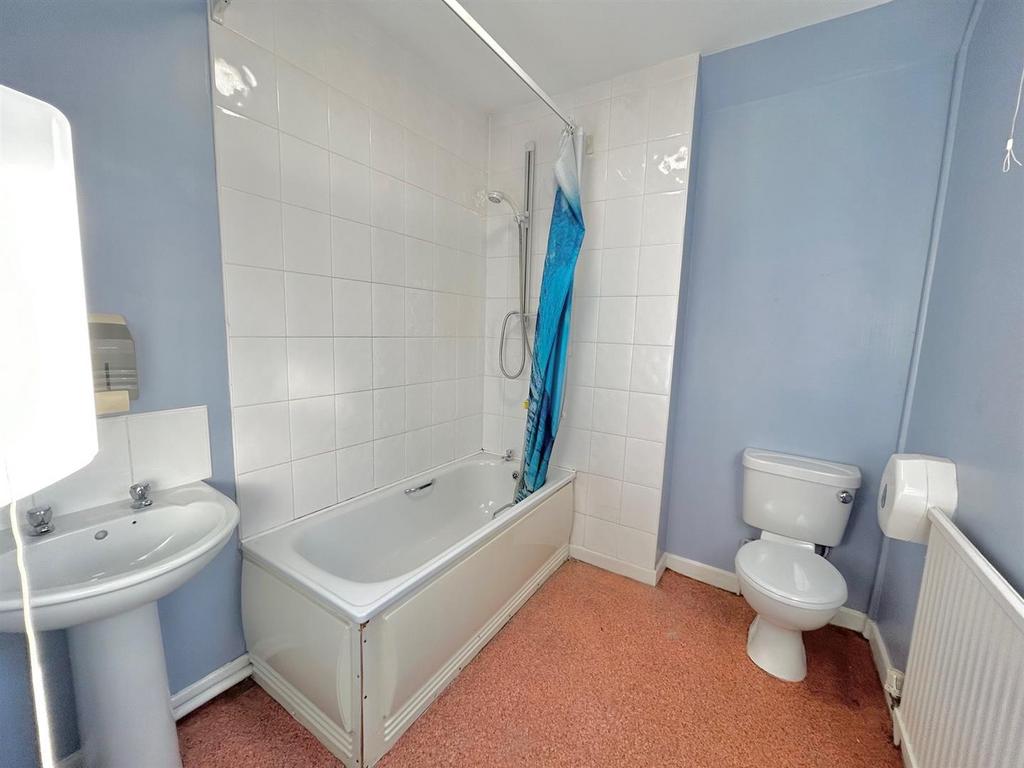 Bathroom.jpg