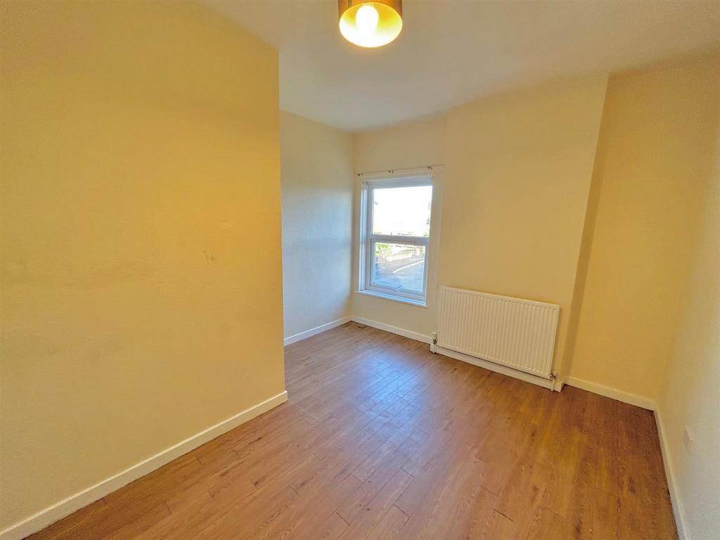 Bedroom 1.jpg