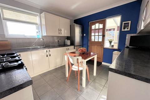 2 bedroom semi-detached bungalow for sale, Colinton Avenue, Fareham PO16