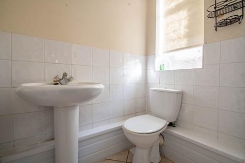 2 bedroom property for sale, High Street, Quarry Bank, Brierley Hill, West Midlands, DY5