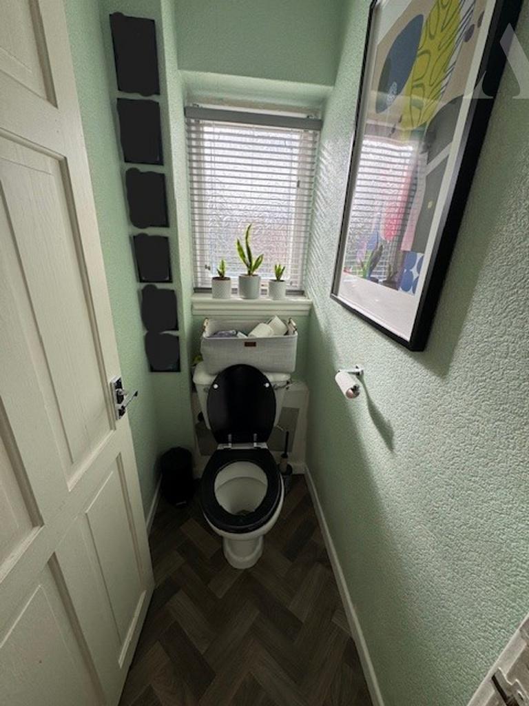 84 Dreghorn Road wc.jpeg