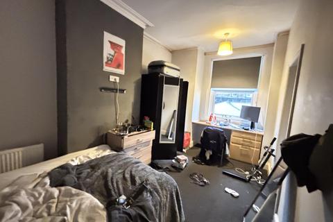 4 bedroom house to rent, Bennett Road, Leeds LS6