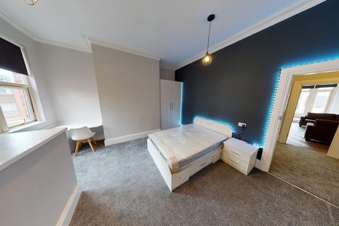 6 bedroom house to rent, Cross Granby Terrace, Leeds LS6