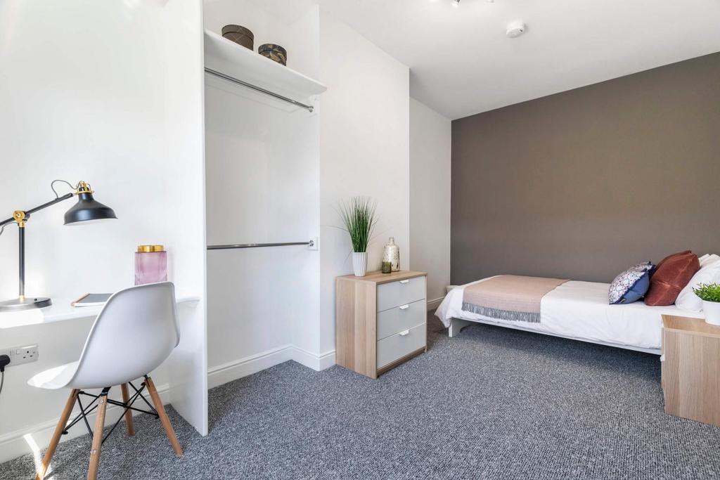 A modern, well-maintained single bedroom featur...