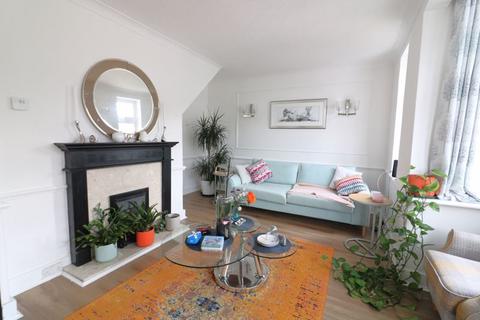 3 bedroom end of terrace house to rent, Three Bed House to Rent