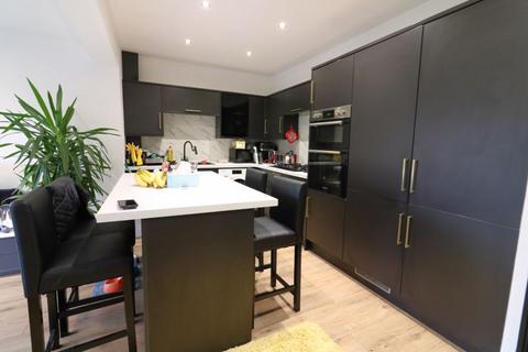 3 bedroom end of terrace house to rent, Three Bed House to Rent