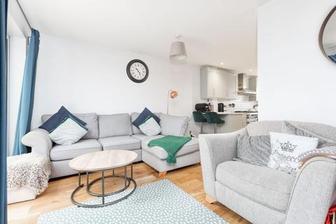 8 Station Close, Henlow, SG16 6FL