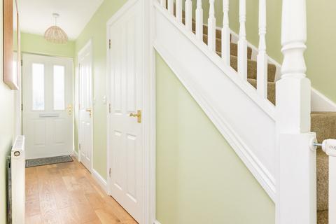 8 Station Close, Henlow, SG16 6FL