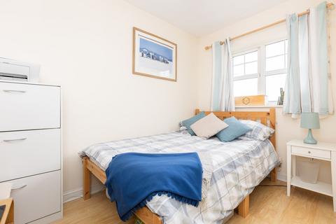 8 Station Close, Henlow, SG16 6FL