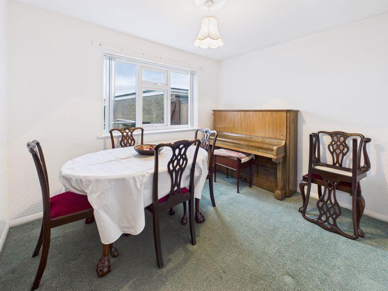Bedroom / Dining...
