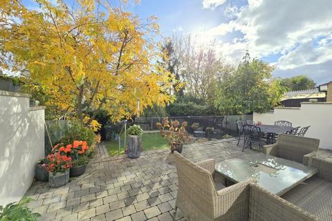 undefined, Monro Gardens, Harrow Weald