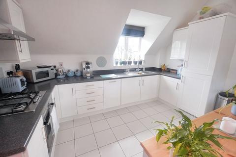 1 bedroom flat for sale, Wellesbourne Crescent, High Wycombe HP13