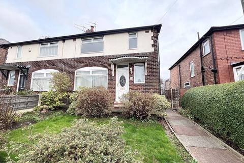 3 bedroom semi-detached house to rent, Avondale Drive, Salford