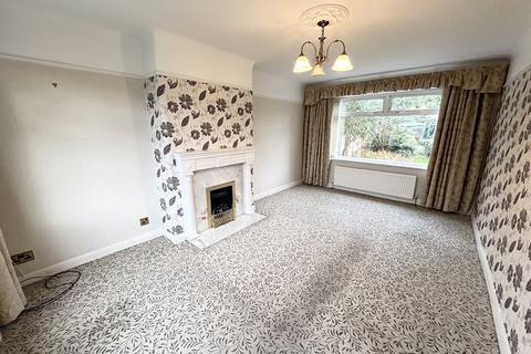 3 bedroom semi-detached house to rent, Avondale Drive, Salford
