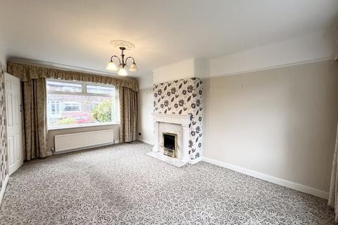 3 bedroom semi-detached house to rent, Avondale Drive, Salford