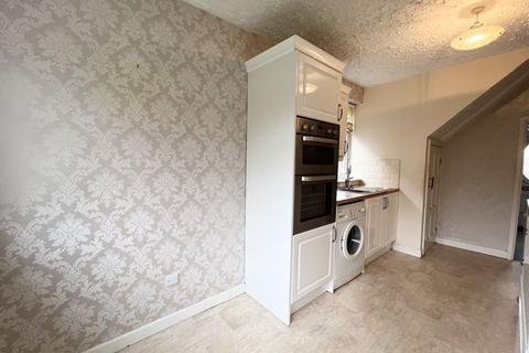 3 bedroom semi-detached house to rent, Avondale Drive, Salford