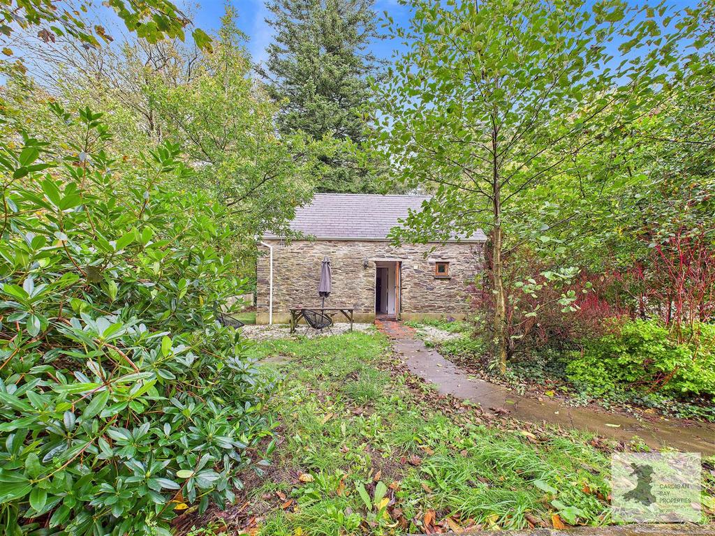Detached cottage