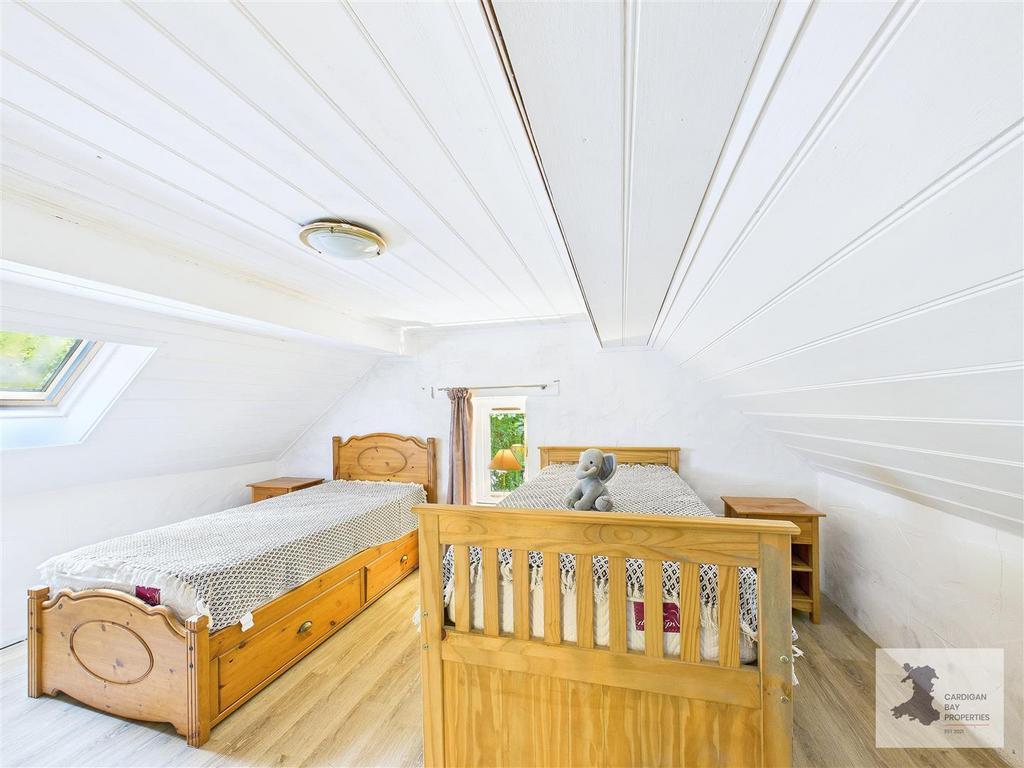 Cottage bedroom 2