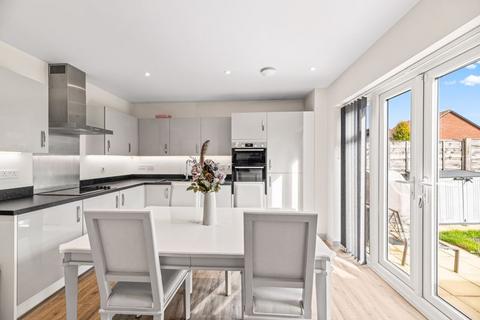 3 bedroom semi-detached house to rent, Crowleygreen Gardens, Appleton Thorn