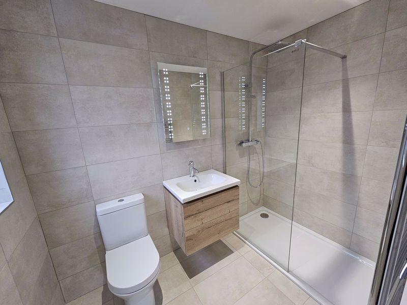 EXAMPLE En Suite