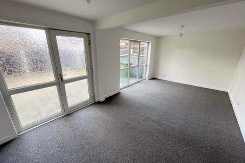 3 bedroom terraced house to rent, Fernhill Close, Bootle