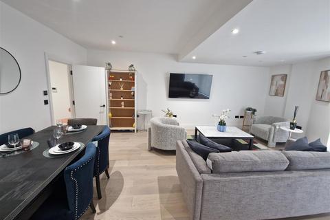 2 bedroom apartment to rent, 351a Rotherhithe Street, London