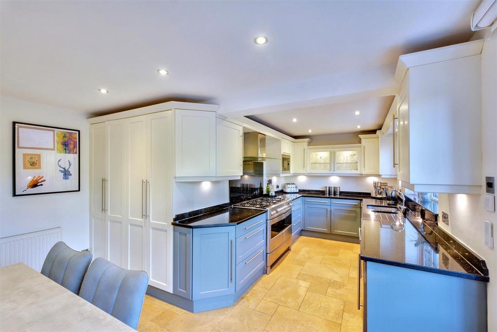 Kitchen (4).jpeg