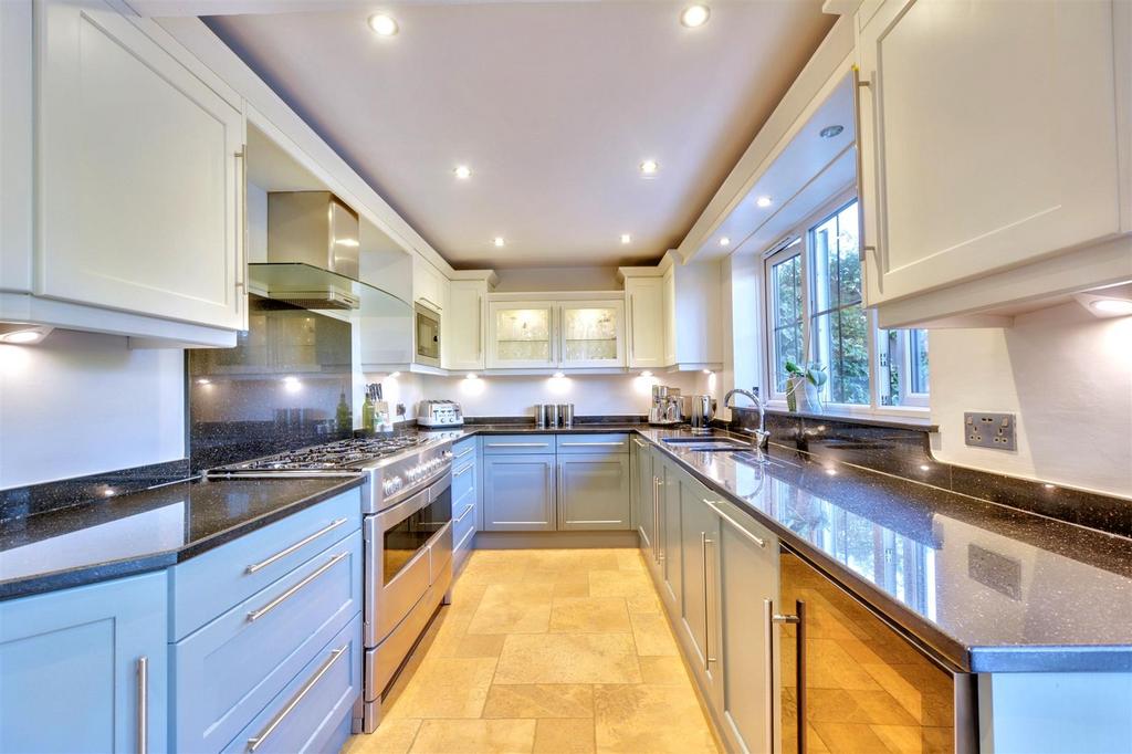Kitchen (2).jpeg