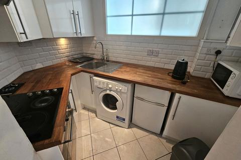 1 bedroom flat to rent, Hamlet Gardens, London, W6 0RP