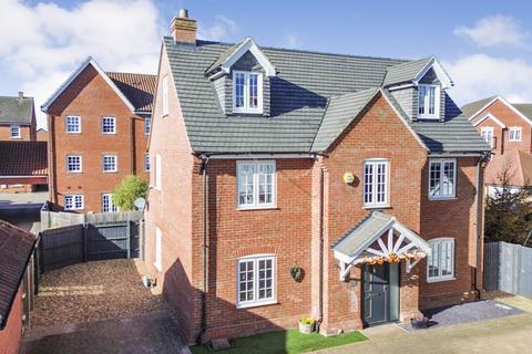 5 bedroom detached house for sale, Woodpecker Gardens, Bedford MK42