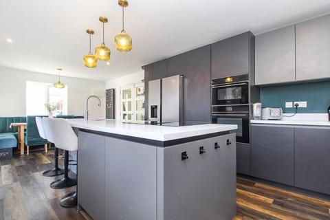 5 bedroom detached house for sale, Woodpecker Gardens, Bedford MK42