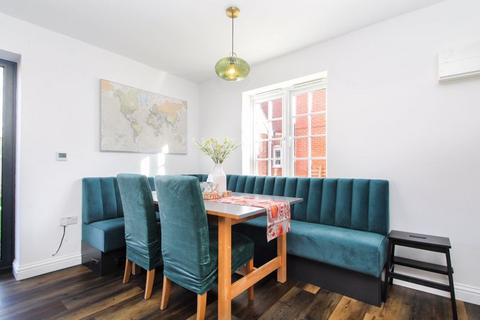 5 bedroom detached house for sale, Woodpecker Gardens, Bedford MK42