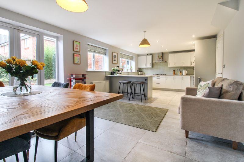 Kitchen/Dining Space