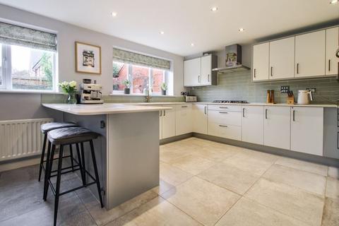 undefined, Thresher Close, Shefford SG17